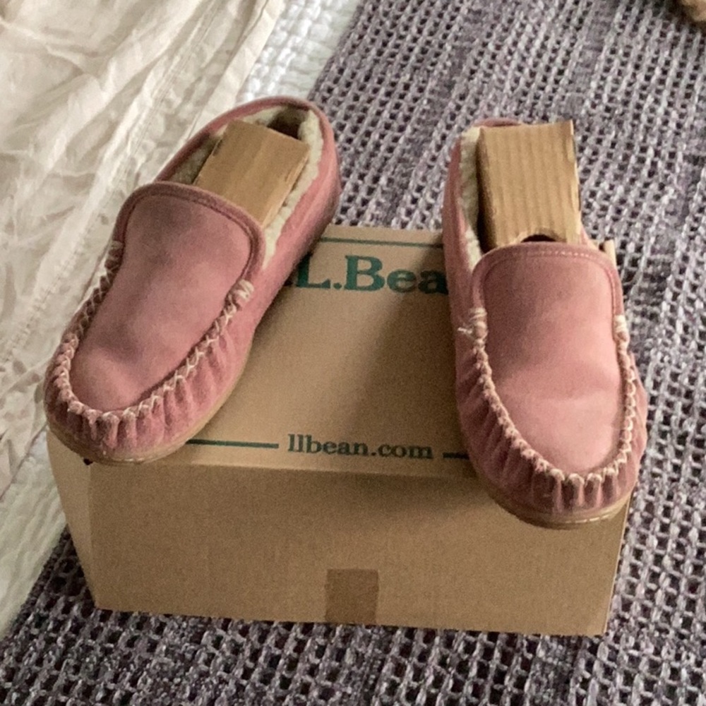 L.L. Bean slippers size 8 medium in decent condition